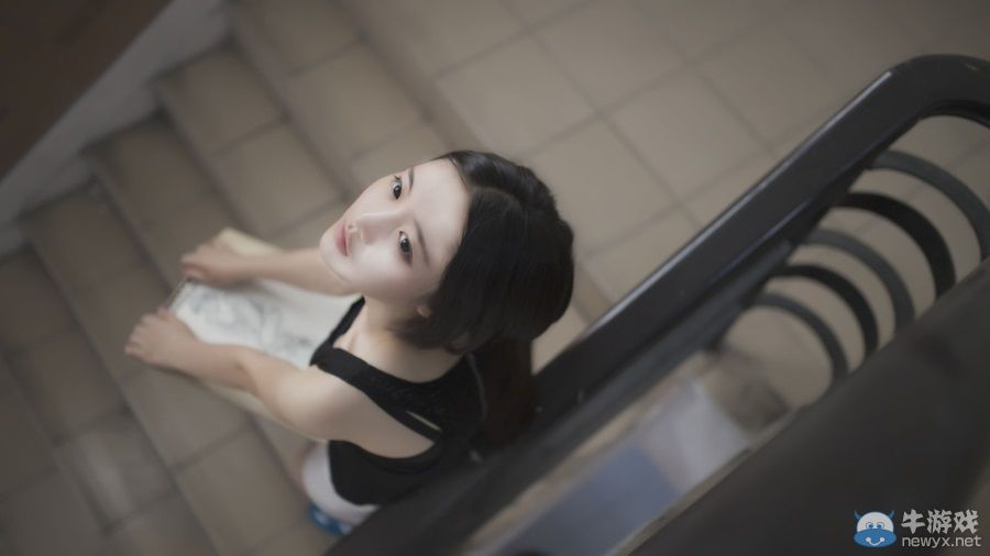 陽光清純美女回眸一笑 百代佳麗已待顏