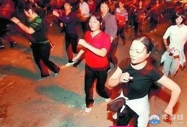 征服世界的節(jié)奏!中國廣場舞大媽已逆天