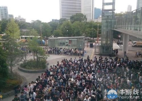 《口袋妖怪：歐米伽紅寶石/阿爾法藍(lán)寶石》預(yù)售現(xiàn)場(chǎng)超長隊(duì)列：能與腎機(jī)一戰(zhàn)