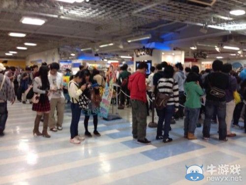 《口袋妖怪：歐米伽紅寶石/阿爾法藍(lán)寶石》預(yù)售現(xiàn)場(chǎng)超長隊(duì)列：能與腎機(jī)一戰(zhàn)