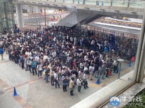 《口袋妖怪：歐米伽紅寶石/阿爾法藍(lán)寶石》預(yù)售現(xiàn)場(chǎng)超長隊(duì)列：能與腎機(jī)一戰(zhàn)