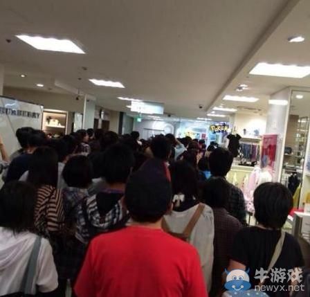 《口袋妖怪：歐米伽紅寶石/阿爾法藍(lán)寶石》預(yù)售現(xiàn)場(chǎng)超長隊(duì)列：能與腎機(jī)一戰(zhàn)