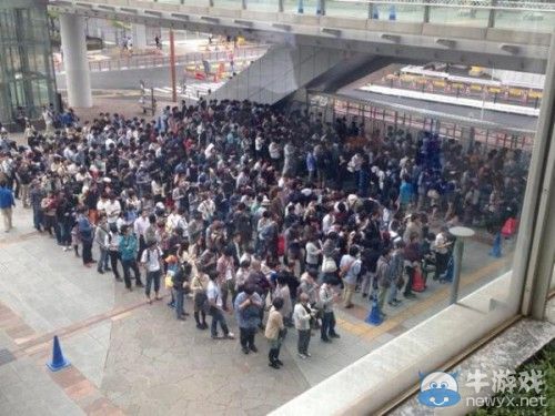 《口袋妖怪：歐米伽紅寶石/阿爾法藍(lán)寶石》預(yù)售現(xiàn)場(chǎng)超長隊(duì)列：能與腎機(jī)一戰(zhàn)