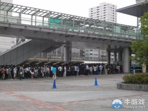 《口袋妖怪：歐米伽紅寶石/阿爾法藍(lán)寶石》預(yù)售現(xiàn)場(chǎng)超長隊(duì)列：能與腎機(jī)一戰(zhàn)