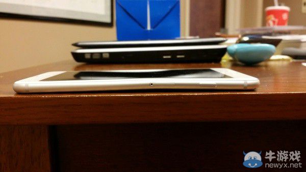 iPhone 6承壓測試 僅雙手就能掰彎且易磨損