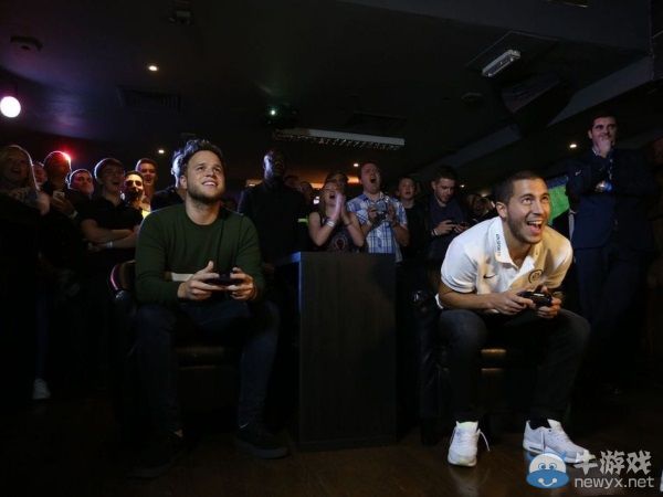 《FIFA 15》英國發(fā)布會現(xiàn)場 英超眾球星現(xiàn)場切磋