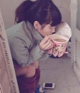 今日神吐槽：國(guó)足又輸了 賺錢不給老婆花算家暴!