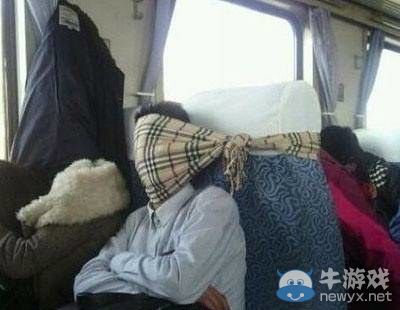 睡覺是門技術活 火車上錯誤那些搞笑的錯誤睡姿