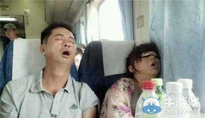 睡覺是門技術活 火車上錯誤那些搞笑的錯誤睡姿