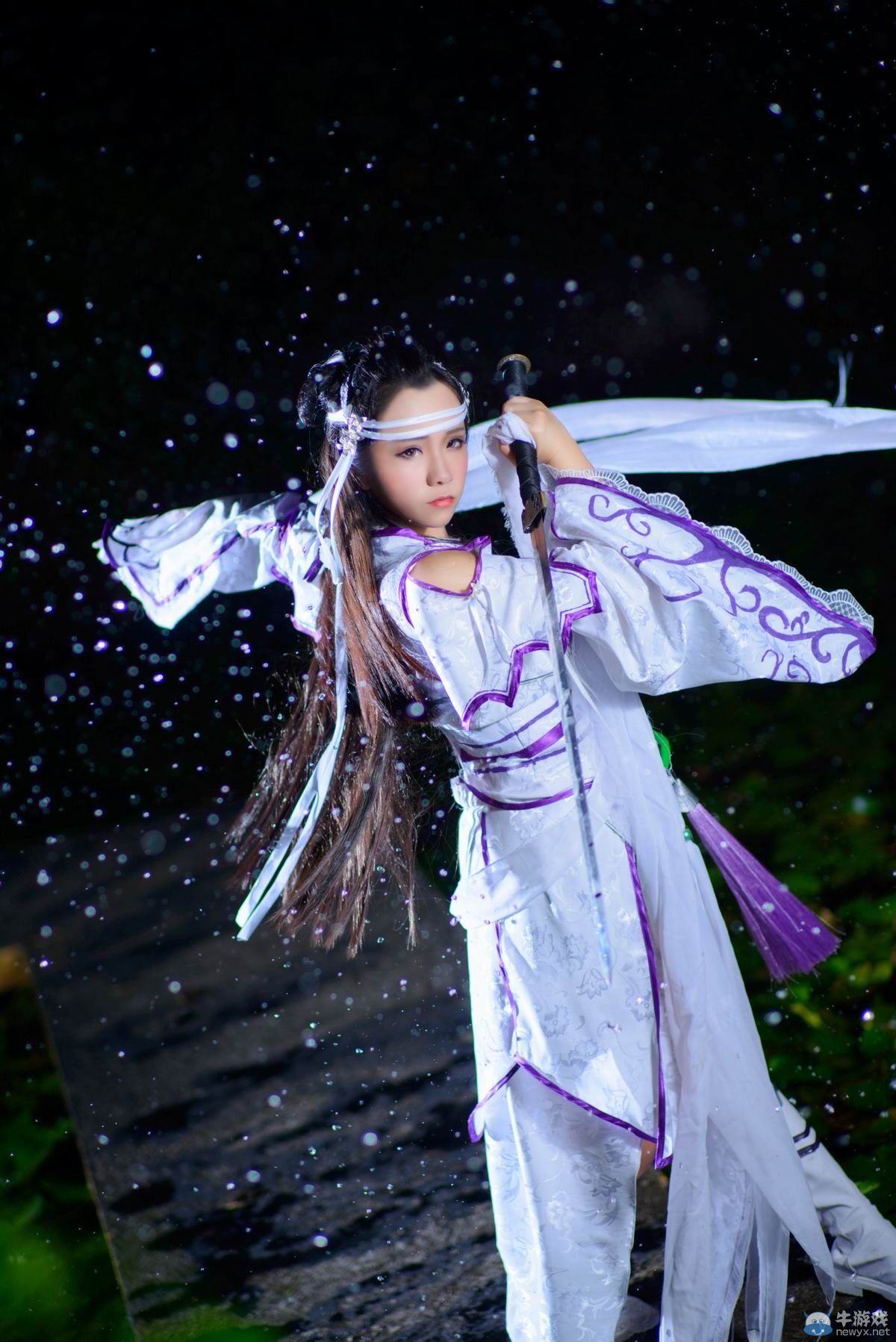 騷年不來一發(fā)么?一周大師級(jí)COS女王嫩妹上陣