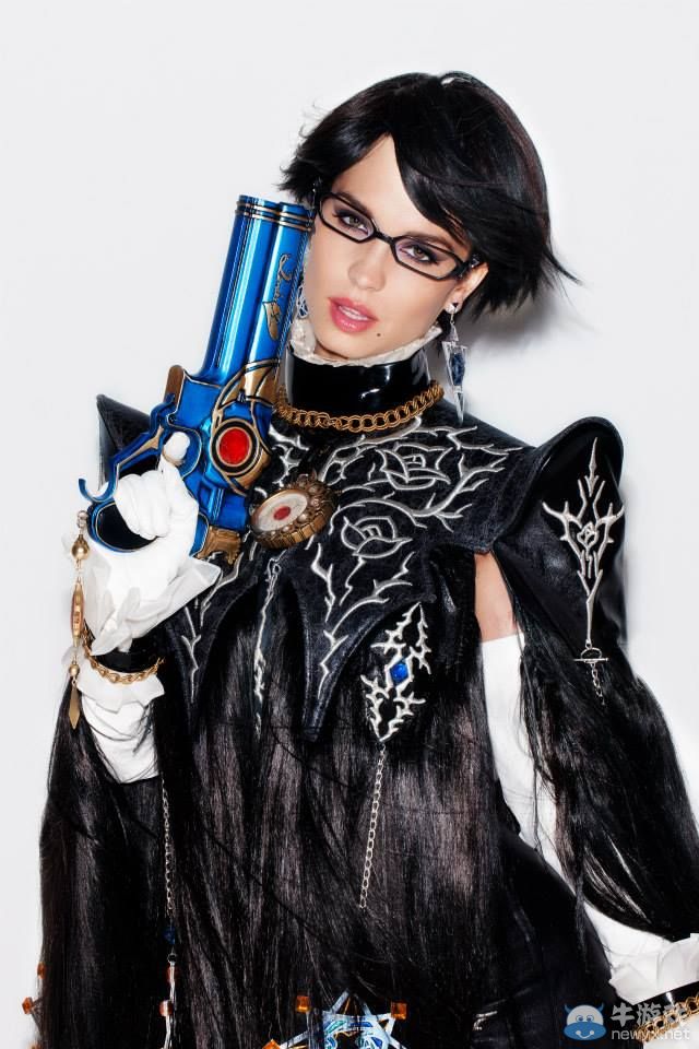 這姿勢也是醉了!花花公子女郎COS《獵天使魔女2》貝姐