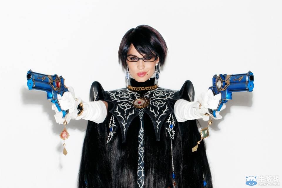 這姿勢也是醉了!花花公子女郎COS《獵天使魔女2》貝姐