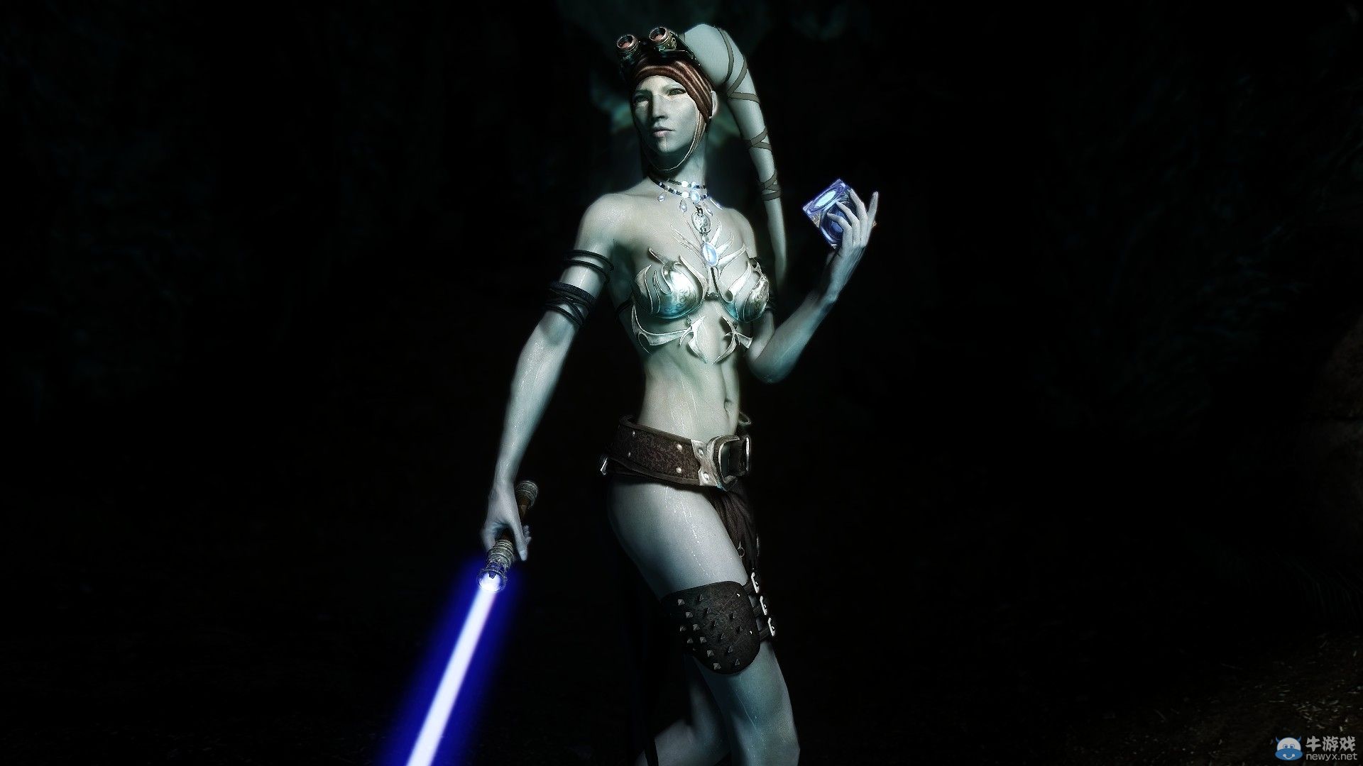 《上古卷軸5：天際》新MOD圖：美眉手執(zhí)光劍很性感