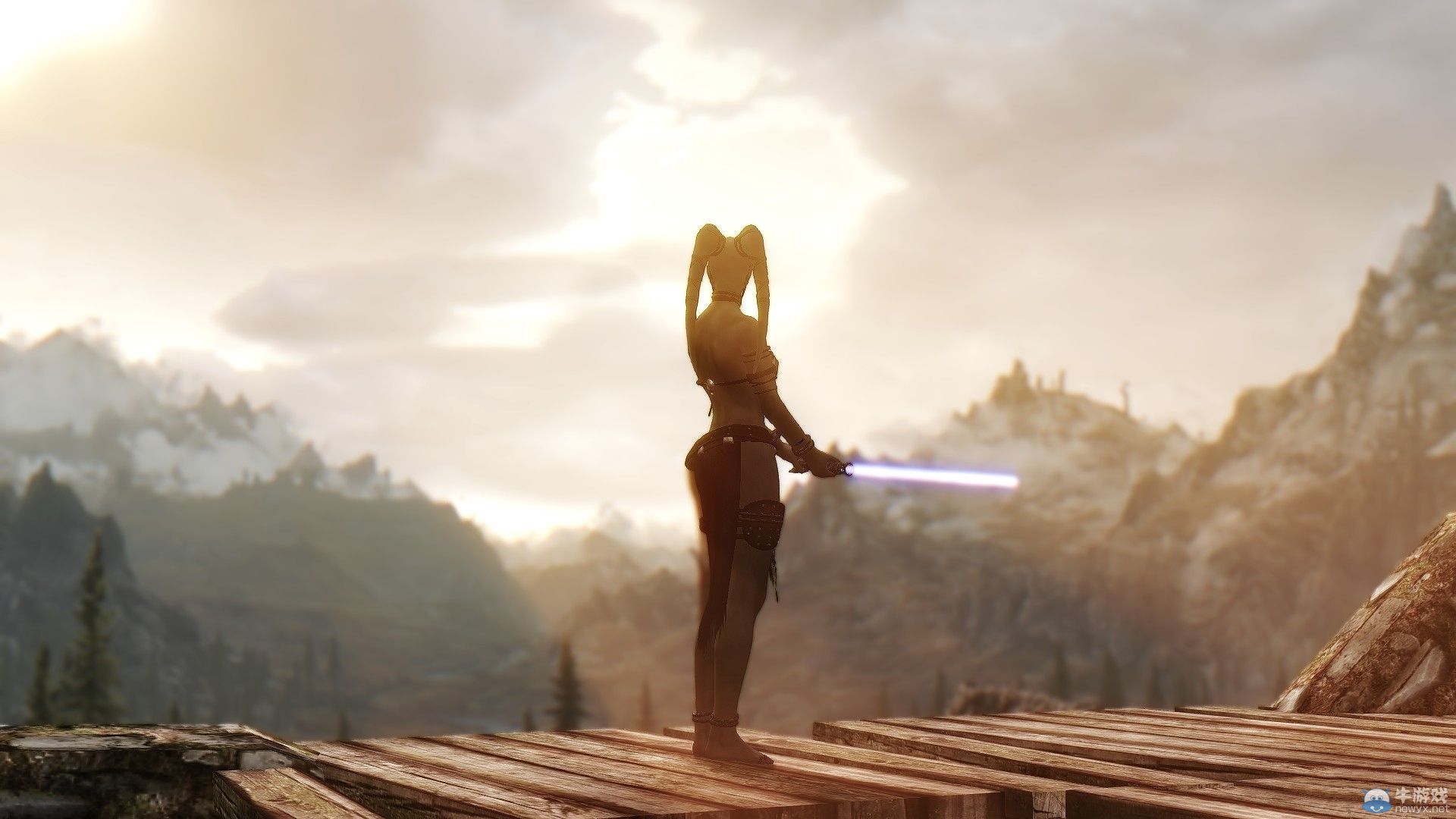 《上古卷軸5：天際》新MOD圖：美眉手執(zhí)光劍很性感