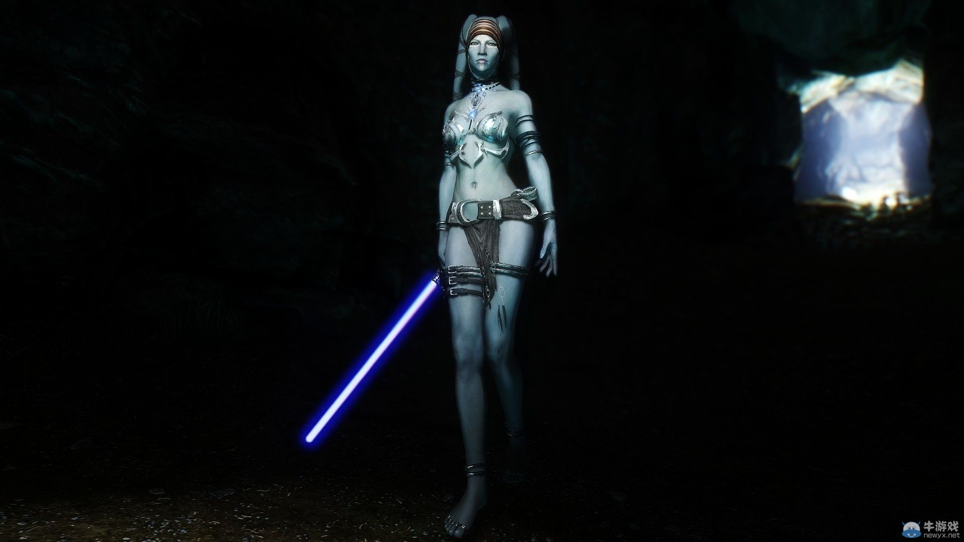《上古卷軸5：天際》新MOD圖：美眉手執(zhí)光劍很性感