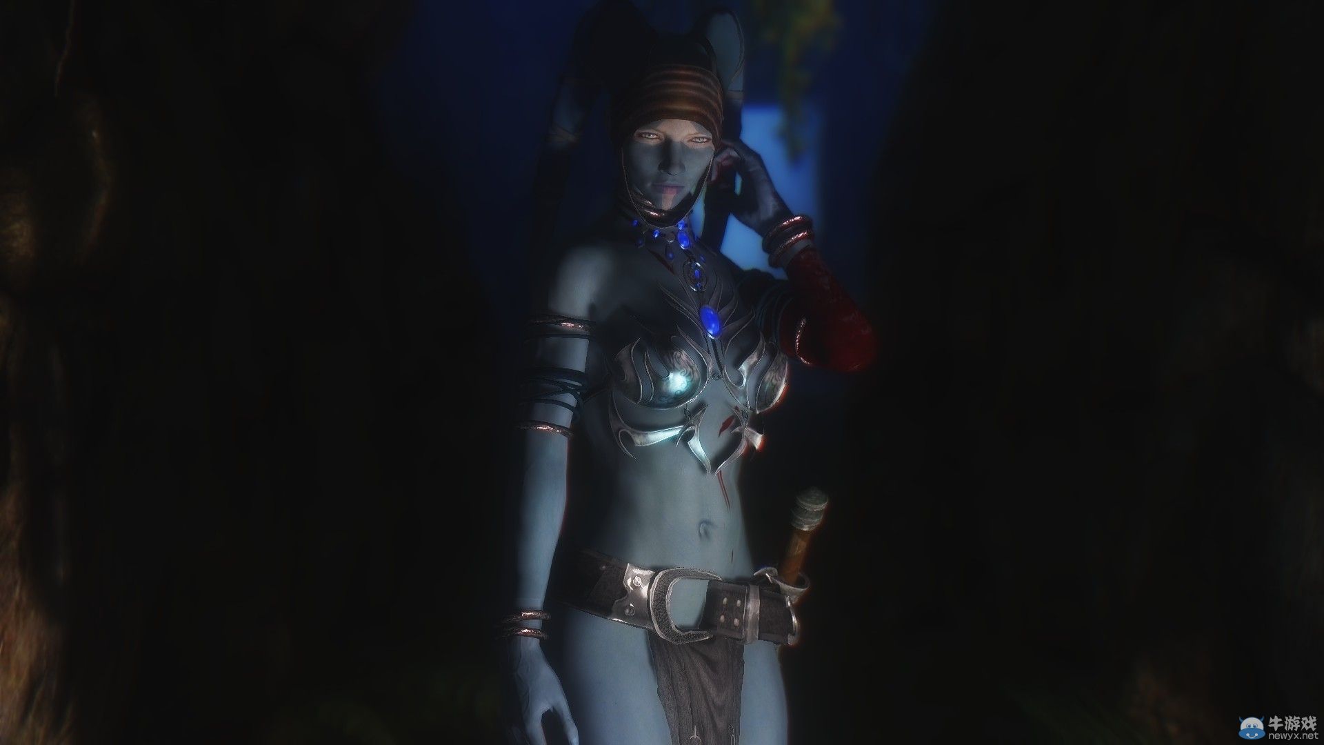 《上古卷軸5：天際》新MOD圖：美眉手執(zhí)光劍很性感