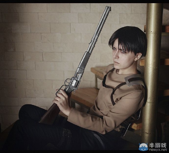 簡(jiǎn)直帥瞎了!俄羅斯大眼妹COS兵長(zhǎng)和三笠阿克曼