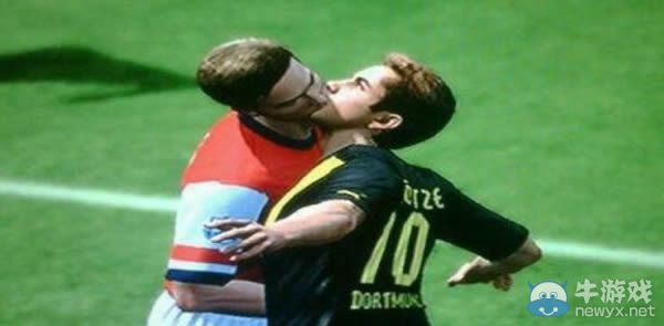 速度來圍觀!《FIFA 15》綠茵場基情鬼畜爆笑BUG圖集