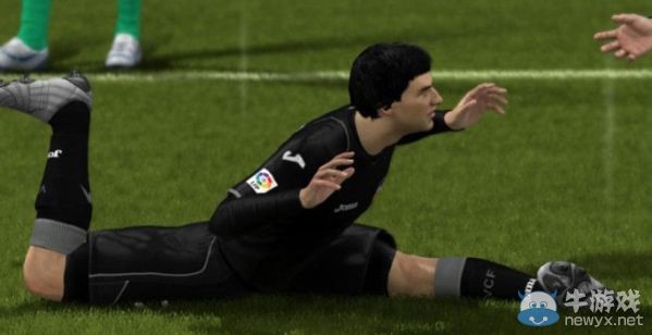 速度來圍觀!《FIFA 15》綠茵場基情鬼畜爆笑BUG圖集