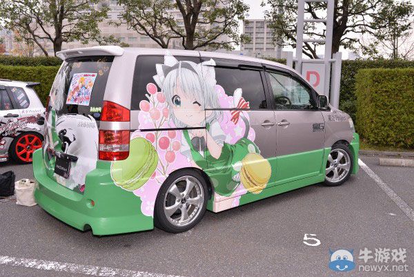 帶你欣賞博麗神社例大祭現(xiàn)場!海量cosplay與周邊