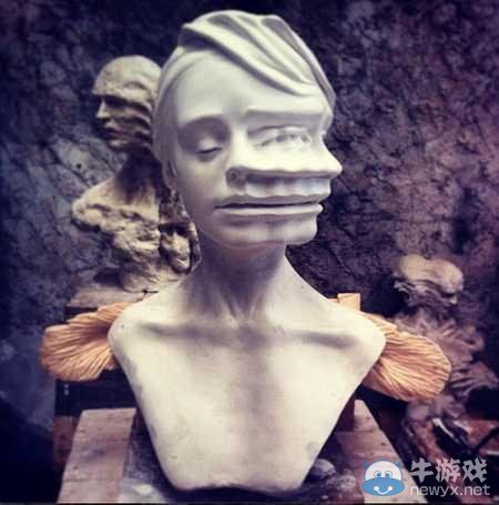 這哥們,絕了!腦袋插刀面不改色,肯定是高手!