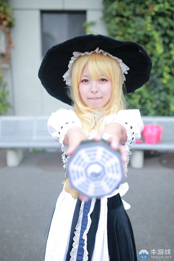 帶你欣賞博麗神社例大祭現(xiàn)場!海量cosplay與周邊