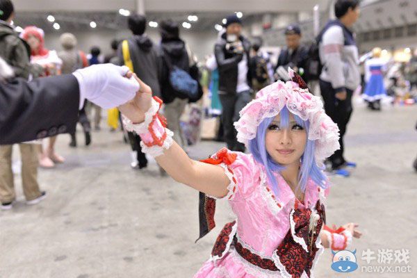 帶你欣賞博麗神社例大祭現(xiàn)場!海量cosplay與周邊