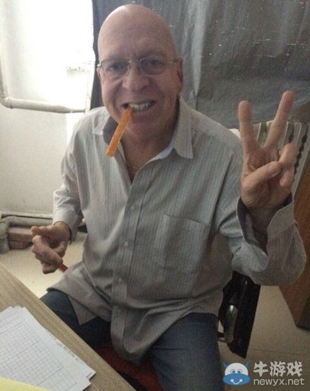 9個(gè)老外吃辣條的搞笑瞬間 辣條成功走向國際市場了!