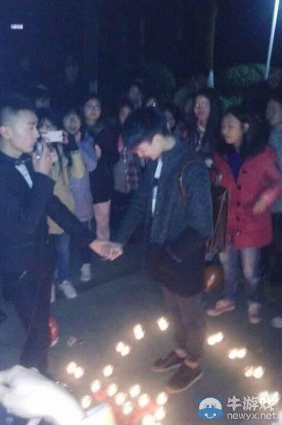 大震驚!高校現(xiàn)男男表白 二人牽手成功甜蜜擁吻