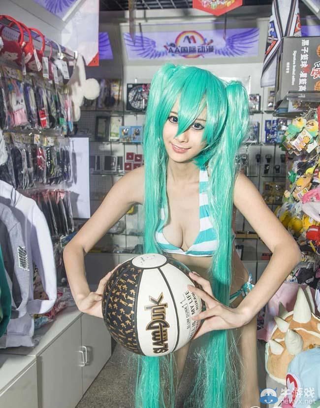 中國動漫店趕超日本 店員火辣泳裝攬顧客