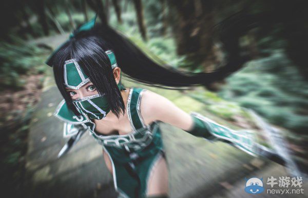 姐的狂野你駕馭不住!妹紙敢穿敢露最養眼給力COS