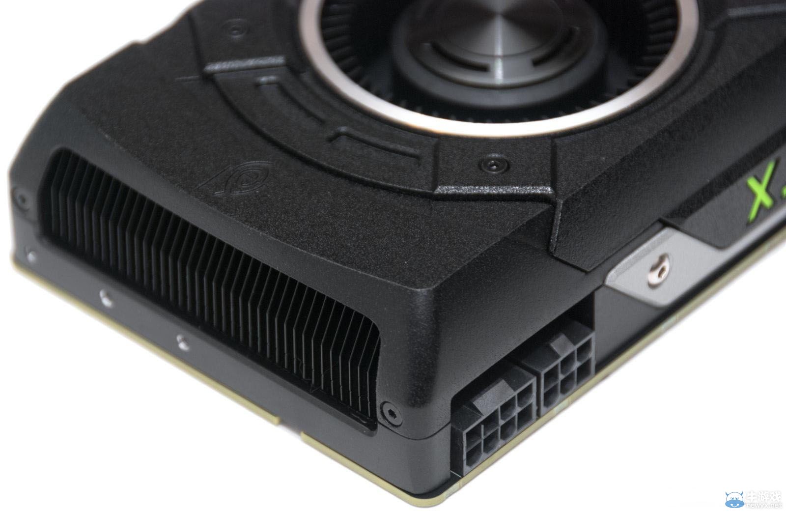 GTX Titan X開箱 外殼變黑 背板消失