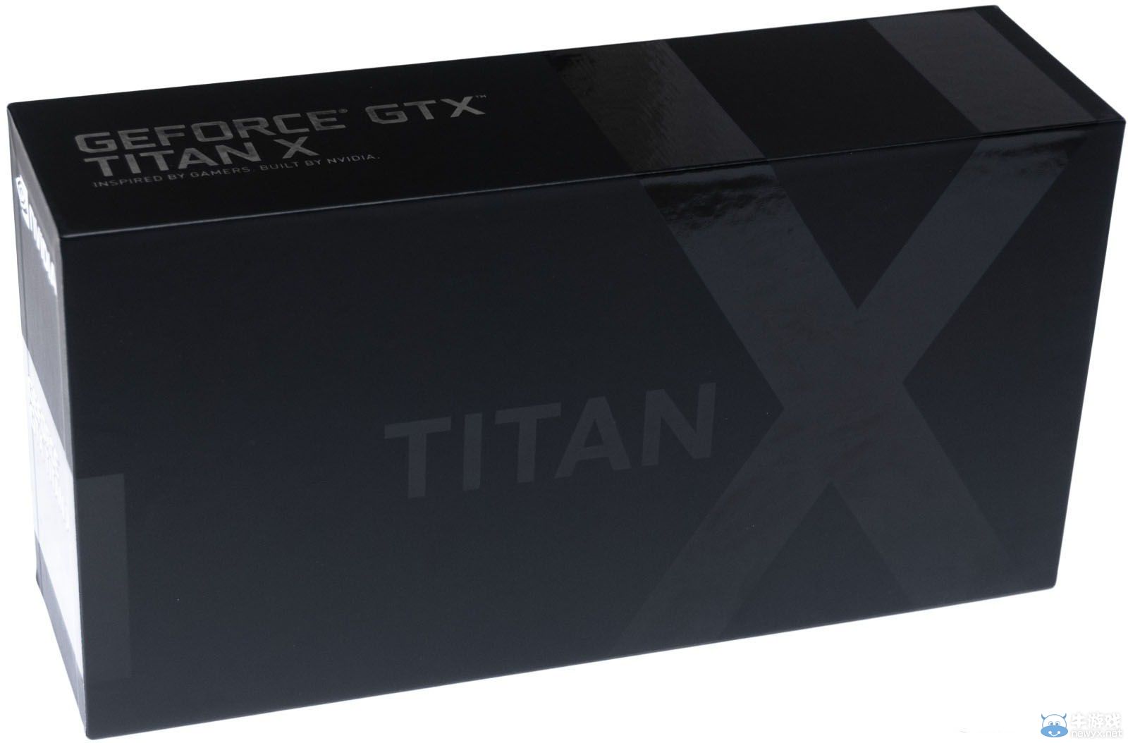 GTX Titan X開箱 外殼變黑 背板消失