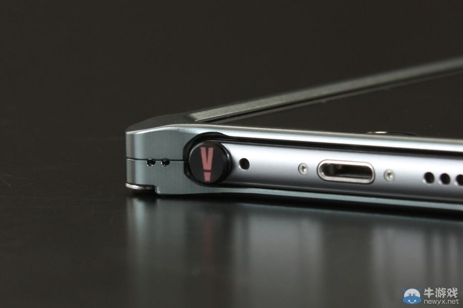 《合金裝備5：幻痛》帥氣金屬手機(jī)殼對(duì)應(yīng)iPhone6及6Plus