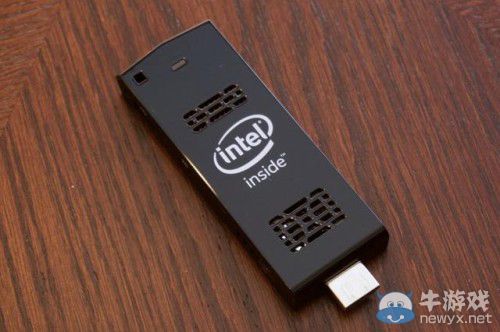 全球最小的主機：Compute Stick 比充電器還小