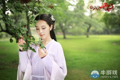 女神也有呆萌時新天龍女神代言人拍攝花絮曝光