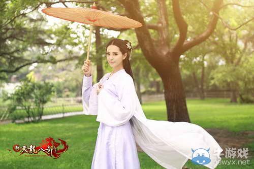 女神也有呆萌時新天龍女神代言人拍攝花絮曝光