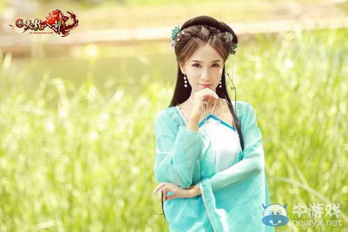 女神也有呆萌時新天龍女神代言人拍攝花絮曝光