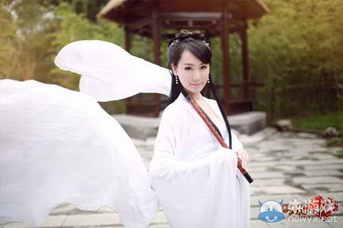 女神也有呆萌時新天龍女神代言人拍攝花絮曝光