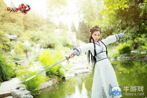 女神也有呆萌時新天龍女神代言人拍攝花絮曝光