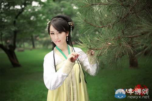 女神也有呆萌時新天龍女神代言人拍攝花絮曝光