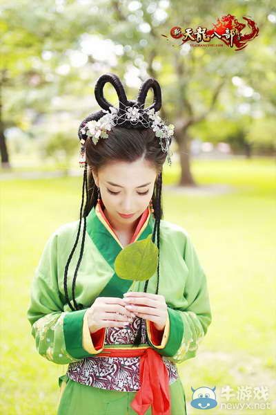 女神也有呆萌時新天龍女神代言人拍攝花絮曝光