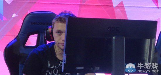 StanCifka為學《爐石傳說》 將自己鎖在屋里半年