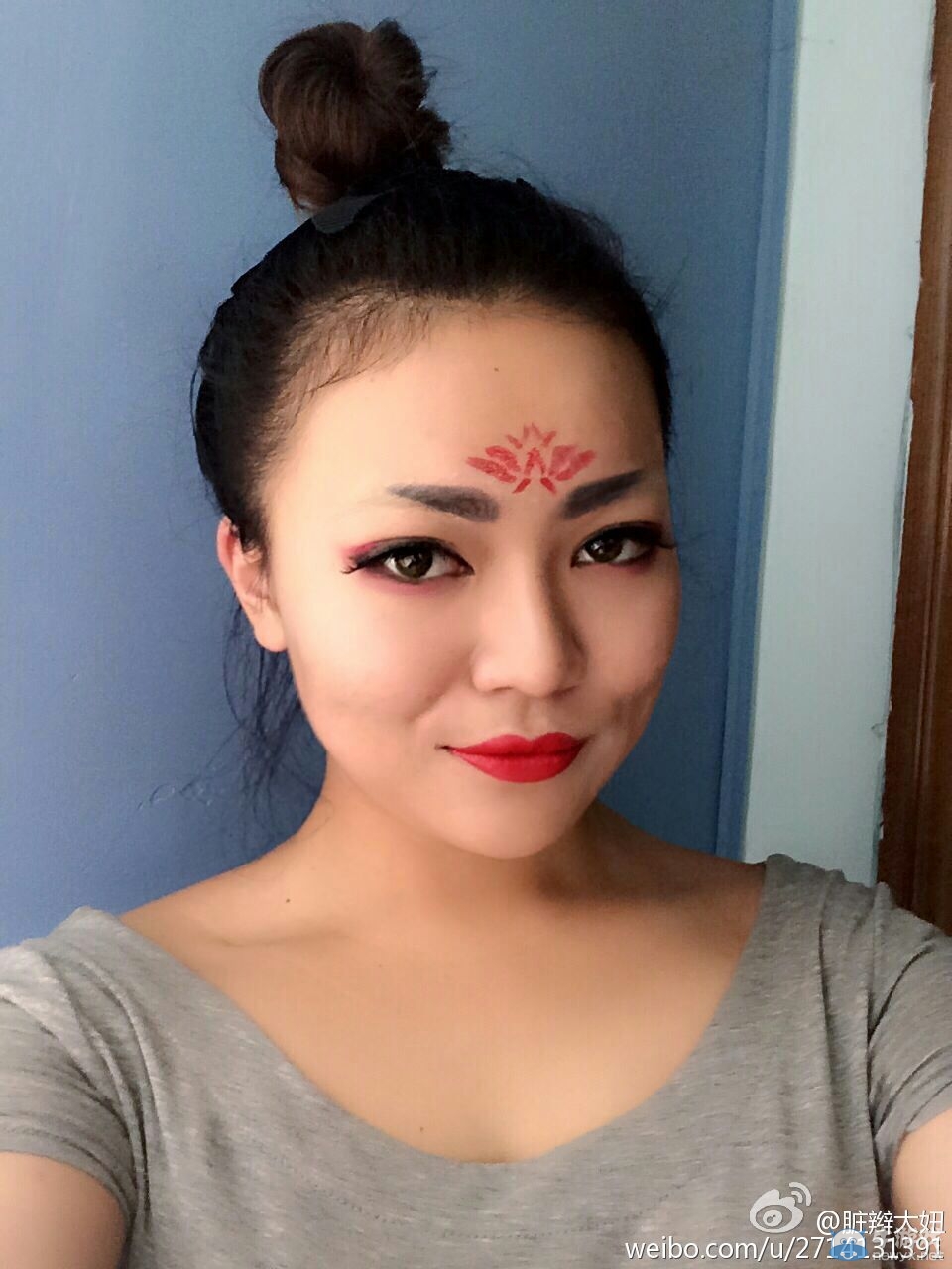 彩妝達人臟辮大妞 三次元再現(xiàn)游戲妝容