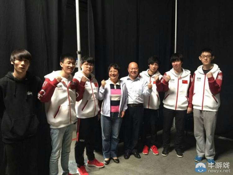 《爐石傳說》國家體育總局領(lǐng)導(dǎo)前往美國為選手加油！