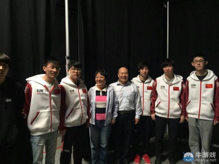 《爐石傳說》國家體育總局領(lǐng)導(dǎo)前往美國為選手加油！