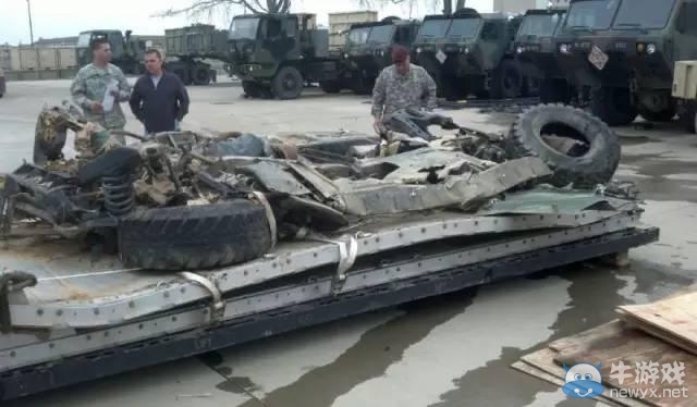 美軍空降旅空投失敗 三輛悍馬摔成廢鐵