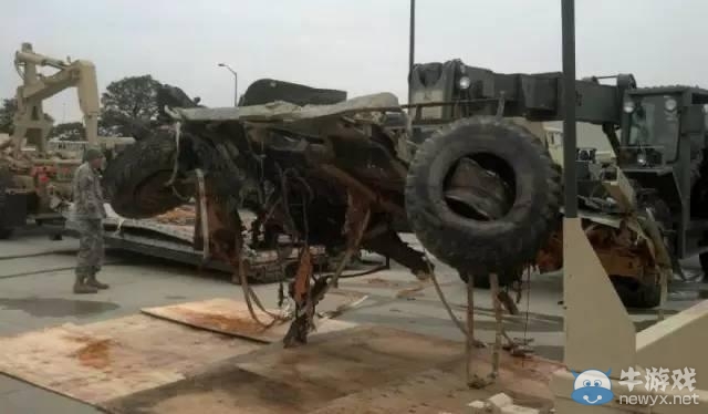 美軍空降旅空投失敗 三輛悍馬摔成廢鐵