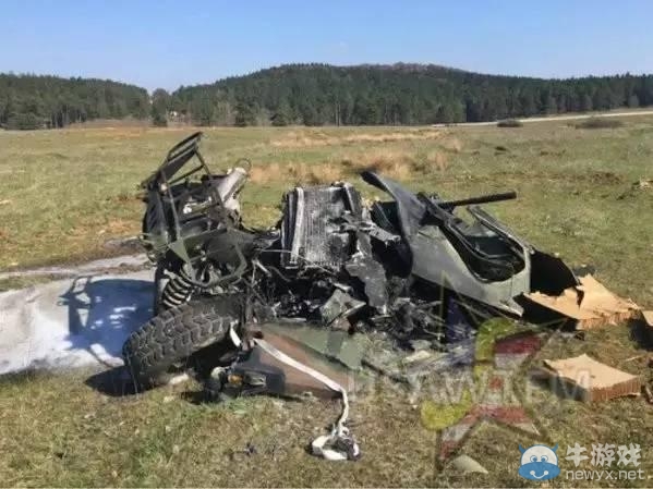 美軍空降旅空投失敗 三輛悍馬摔成廢鐵
