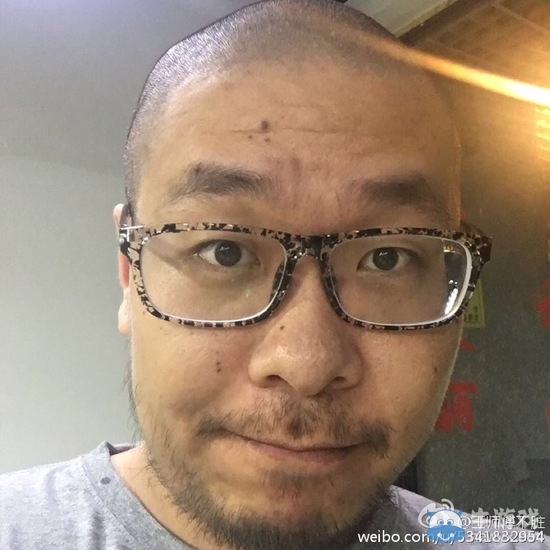 爐石高玩組合誕生 囚徒王師傅齊剃光頭